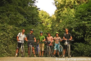 05-Family-group-enjoying-cycling
