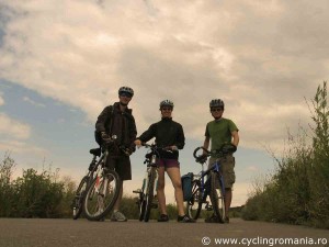 Group-of-cyclists-in-Dealu-Mare